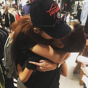 张柏芝晒家庭照,看似幸福的一家,似乎有点单调