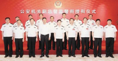 警察白色衣服什么级别