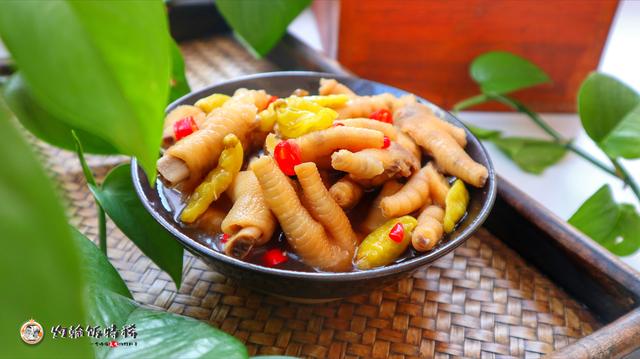泡椒鸡爪怎么做法才好吃（泡椒鸡爪一道让人）(2)