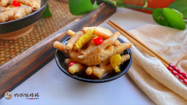 泡椒鸡爪怎么做法才好吃（泡椒鸡爪一道让人）(6)