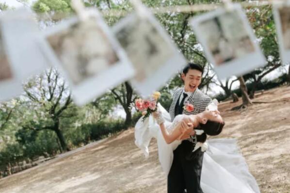 拍了16年婚纱照今天分享24种风格（8种超火爆婚纱照风格）(13)