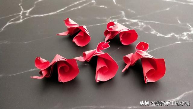 玫瑰花折纸教程来了你们喜欢吗（唯美玫瑰花图解）(22)