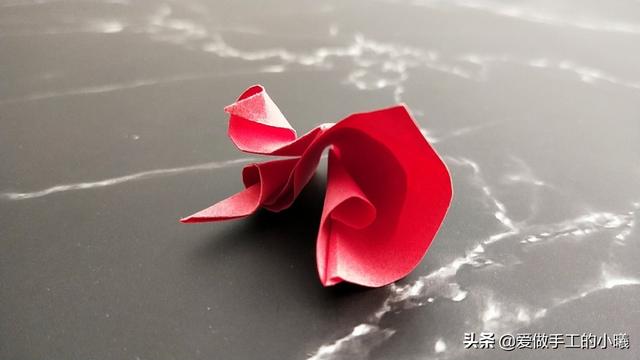 玫瑰花折纸教程来了你们喜欢吗（唯美玫瑰花图解）(21)