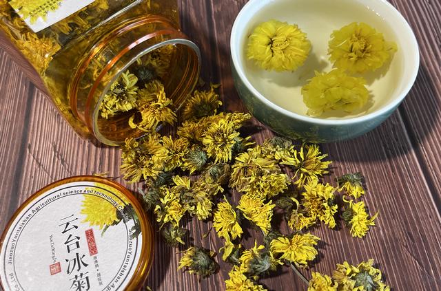 泡制菊花茶的正确方法（爱喝菊花茶的手把手教你4种）(12)