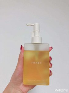 ​卸妆油跟卸妆水哪个好用(卸妆水卸妆油哪个更好)