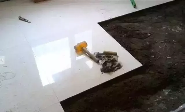 地板砖干铺和湿铺哪个好（干铺和湿铺的区别简单说明）