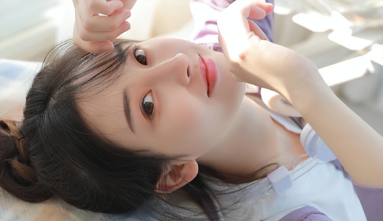 第一和陌生女生聊天开场白（和陌生女生第一次聊天怎么开头）