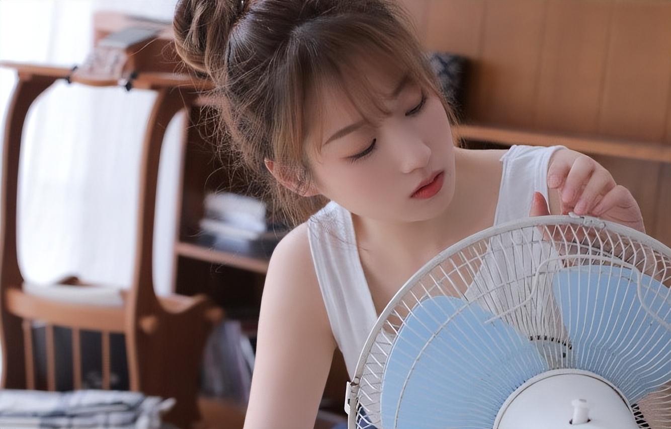 第一和陌生女生聊天开场白（和陌生女生第一次聊天怎么开头）