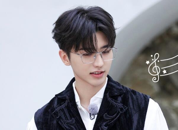 蔡徐坤新歌《Hug Me》7月22日上线 哈密哈密.jpg