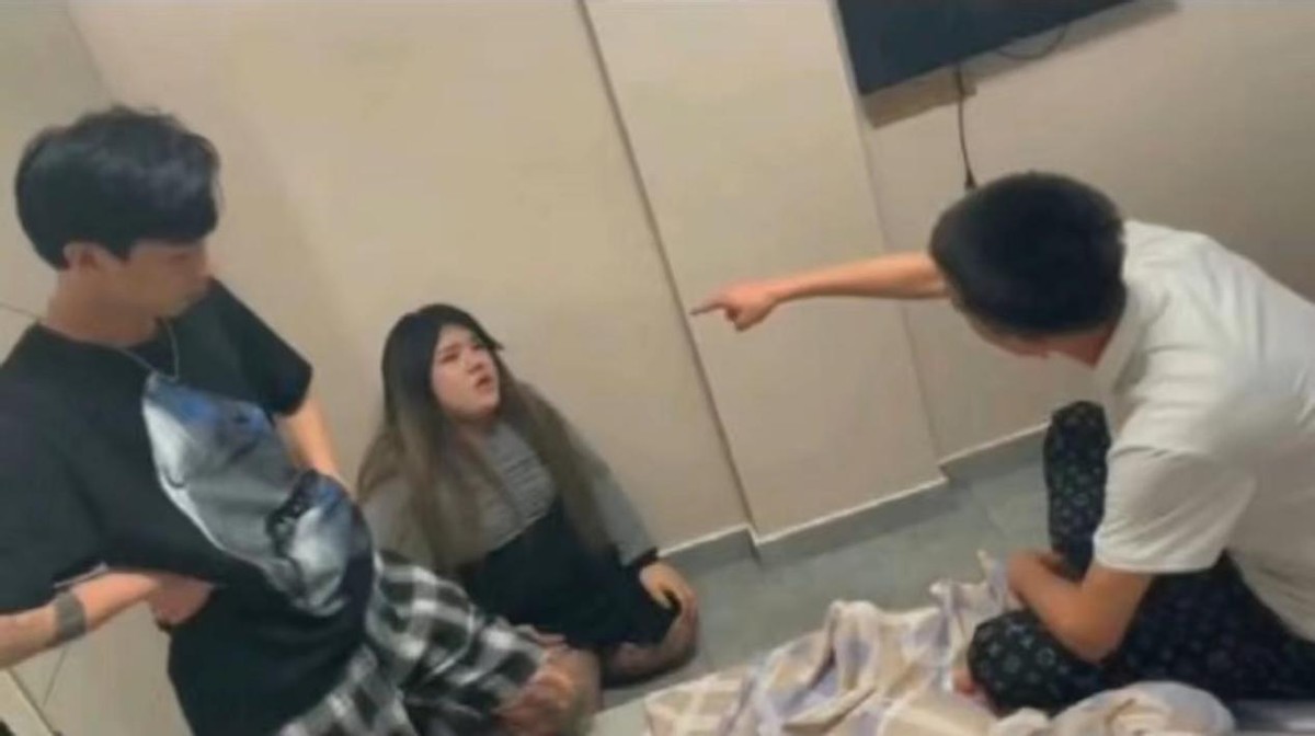 “年少拼刀子，只为女儿身”，19岁变性，女变男？网友：不太方便