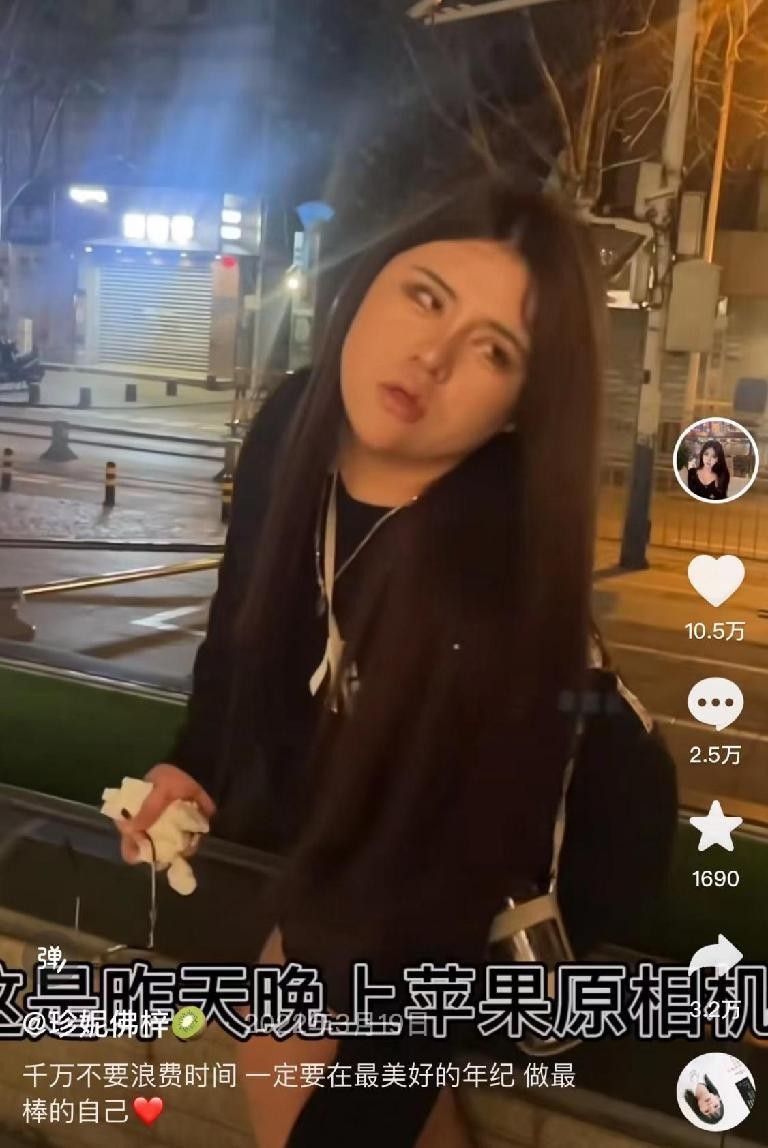 “年少拼刀子，只为女儿身”，19岁变性，女变男？网友：不太方便