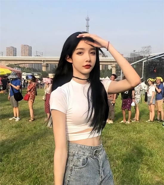 “年少拼刀子，只为女儿身”，19岁变性，女变男？网友：不太方便