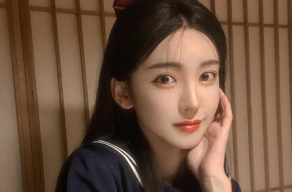 “年少拼刀子，只为女儿身”，19岁变性，女变男？网友：不太方便