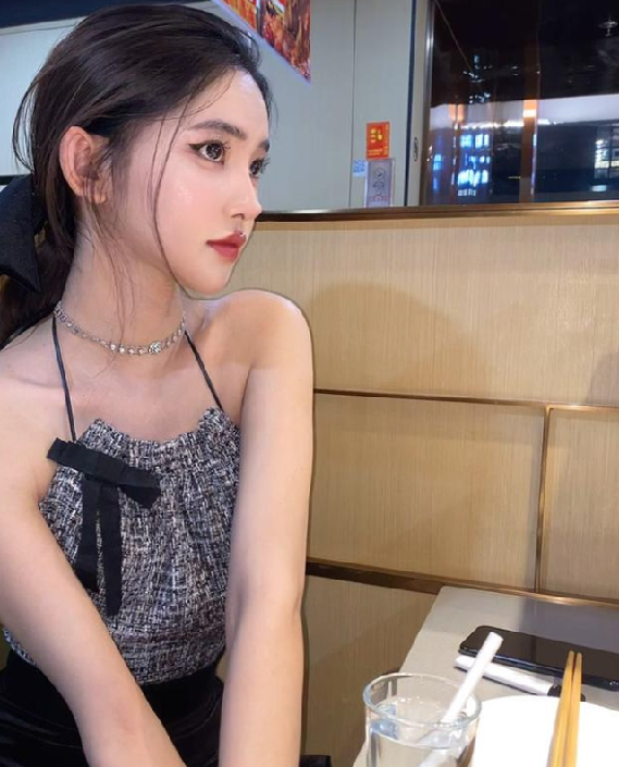 “年少拼刀子，只为女儿身”，19岁变性，女变男？网友：不太方便