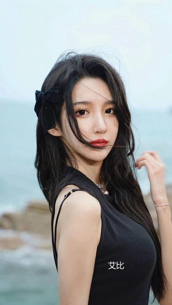 “年少拼刀子，只为女儿身”，19岁变性，女变男？网友：不太方便