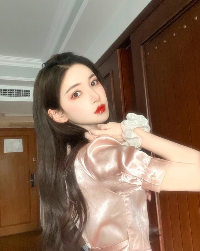 “年少拼刀子，只为女儿身”，19岁变性，女变男？网友：不太方便