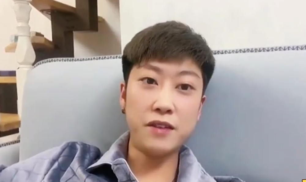 “年少拼刀子，只为女儿身”，19岁变性，女变男？网友：不太方便