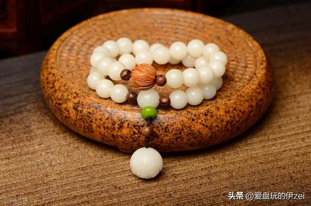 白玉菩提真假常识（白玉菩提和塑料怎么区分）