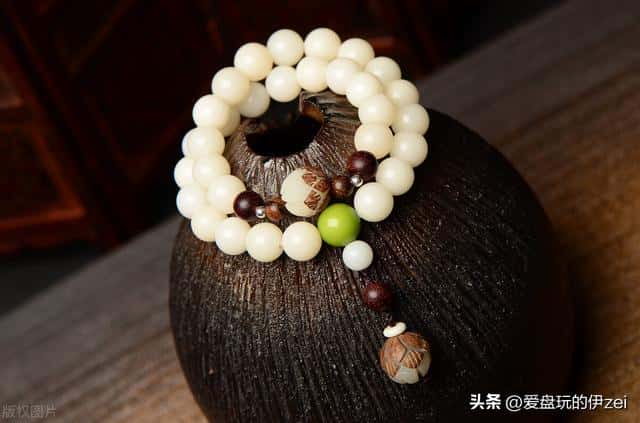 白玉菩提真假常识（白玉菩提和塑料怎么区分）