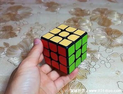 ​魔方还原最简单的方法，转出顶部十字再按照口诀(附视频教程)