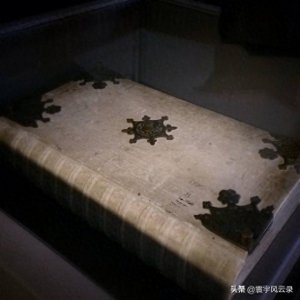 ​“魔鬼圣经”的故事：内含巨幅魔鬼插图，传作者的故事诡秘离奇