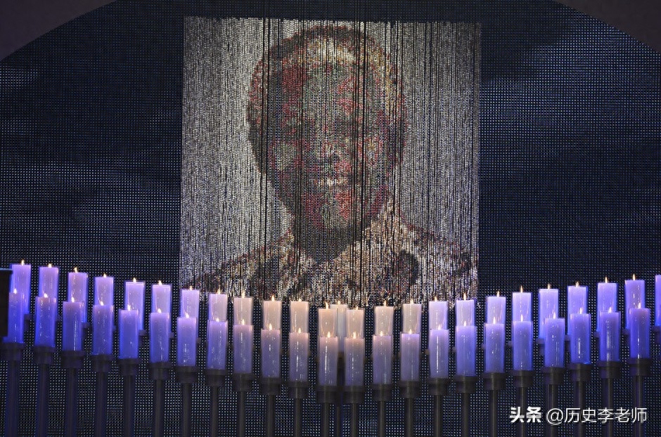 南非国父曼德拉葬礼：百万人送别，图5奥巴马的笑容引发轩然大波