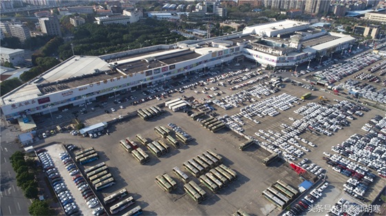 5号停机坪快成巨型停车场，昔日这可是广州国际机场哦