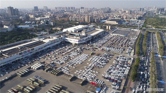 5号停机坪快成巨型停车场，昔日这可是广州国际机场哦