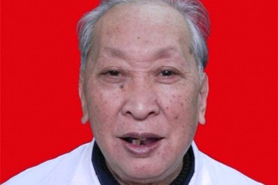 ​国医大师伍炳彩，著名金匮研究专家，享受特殊津贴，擅治疑难杂症