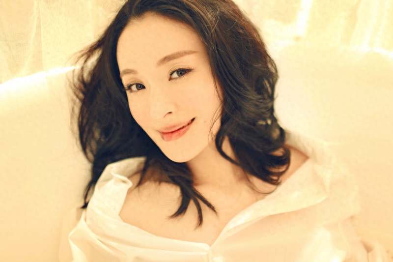 于越，《打狗棍》中热血爱国的戴若冰，充满正能量的魅力女神！