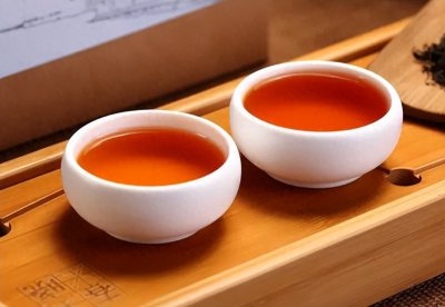 ​冬天该喝红茶还是绿茶？老茶客提醒：区别很大，别乱喝，搞懂再喝