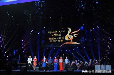 ​2000青歌赛诞生的实力唱将，出道时叫周鹏，后改名萨顶顶