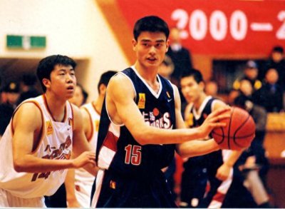 ​姚明CBA生涯数据：场均23+15，三分球命中率28.6%