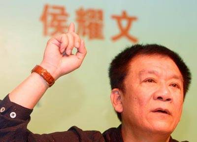 侯耀文的老婆是谁 离婚的内幕