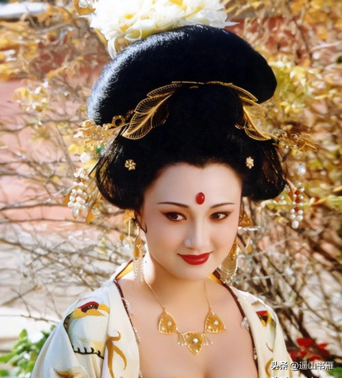 杨玉环的一生真实历史故事（正史还原杨贵妃真实的一生）-