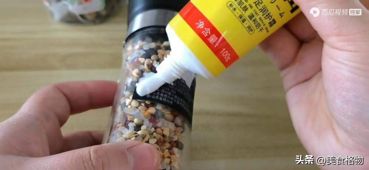 贴纸胶怎么能快速去除（去除胶带残留胶印的方法和小妙招）-