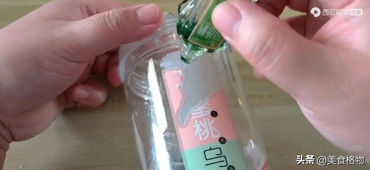 贴纸胶怎么能快速去除（去除胶带残留胶印的方法和小妙招）-