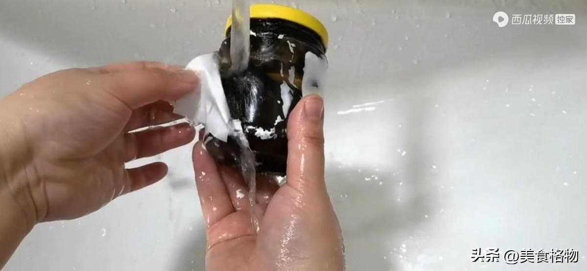 贴纸胶怎么能快速去除（去除胶带残留胶印的方法和小妙招）-