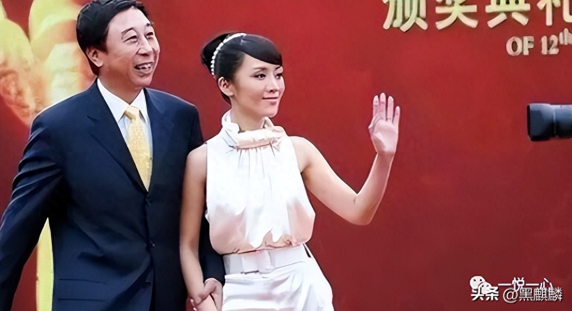 冯巩的老婆叫什么名字（冯巩老婆艾慧简介）-