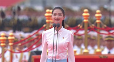 ​把领诵员冯琳和沈倩放在一起看，仅过了两年，差距一目了然