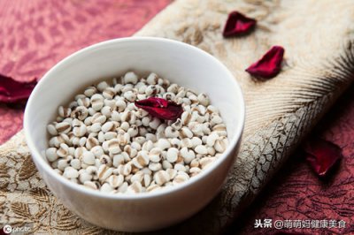 ​炖燕窝要加什么？炖燕窝时加上这三样食材，女人吃了气色红润
