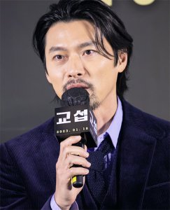 ​玄彬被曝4年前和孙艺珍交往(韩国男神玄彬当爸后首露面)