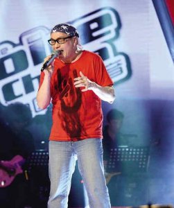​中国好声音钟伟强第几期 第二期钟伟强演唱摇滚味十足