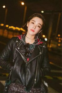 ​阚清子的眼睛两个颜色怎么这样是美瞳吗,阚清子的眼睛很奇怪图片
