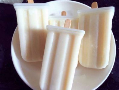 ​牛奶冰激凌最简单的做法 只需要两袋纯牛奶，就可以做成冰淇淋