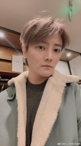 ​阿沁发文为不当措辞道歉 此前曾称“艺人可怜”