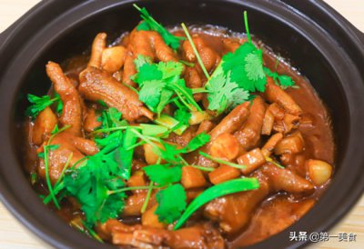 ​鸡爪咋做好吃方法  不炸不烧直接煮，滑嫩Q弹香味足