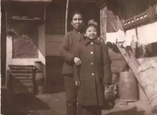韩红母亲是干什么工作的（韩红母亲的故事经历）