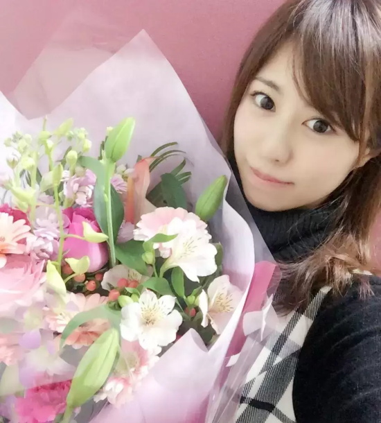 冰肌雪肤的瑠川莉娜写真分享，十部作品就斩男近百人！
