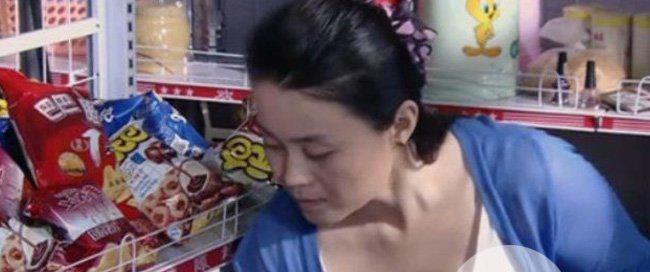 关婷娜胸多少罩杯 奶好大赵本山都坐不住了
